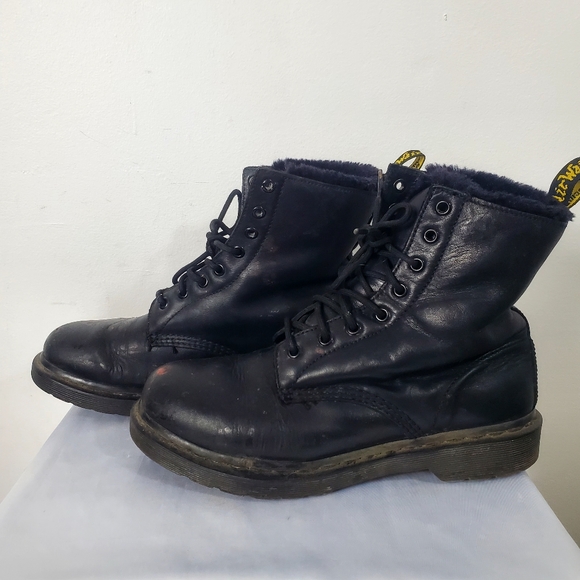 Dr. Martens Serena 9 Eye Black Genuine Leather Combat Boot Black Faux Fur Lined - Picture 7 of 16